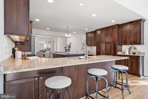 Kitchen - 9516 Wallingford Dr, Burke, VA 22015 photo 5 of 8