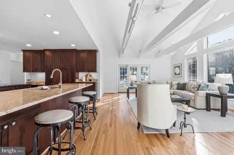 Kitchen - 9516 Wallingford Dr, Burke, VA 22015 photo 8 of 8