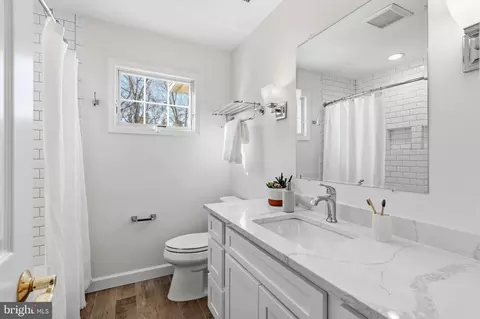 Bath - 9516 Wallingford Dr, Burke, VA 22015 photo 6 of 6