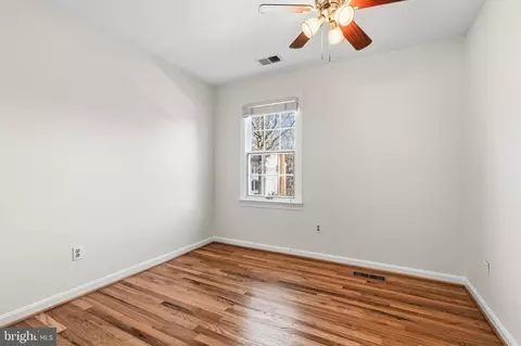 Bedroom - 9516 Wallingford Dr, Burke, VA 22015 photo 9 of 10