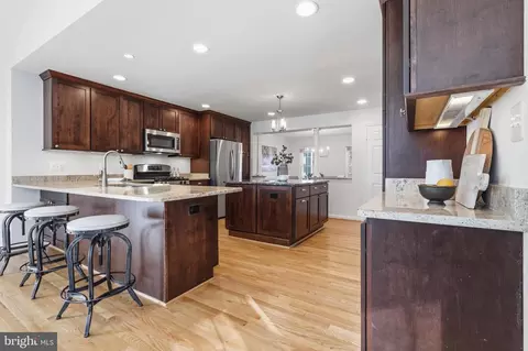 Kitchen - 9516 Wallingford Dr, Burke, VA 22015 photo 4 of 8