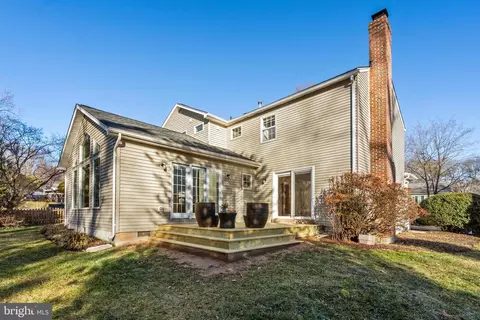 Exterior - 9516 Wallingford Dr, Burke, VA 22015 photo 12 of 17