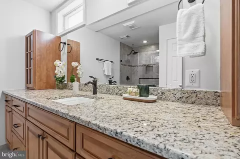 Bath - 9516 Wallingford Dr, Burke, VA 22015 photo 2 of 6