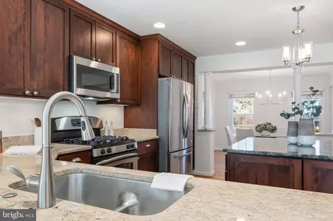 Kitchen - 9516 Wallingford Dr, Burke, VA 22015 photo 7 of 8