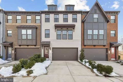 8102 Zoe Pl, Alexandria, VA 22306