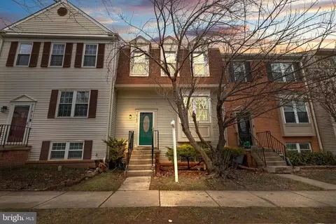 6163 Green Hollow Ct, Springfield, VA 22152