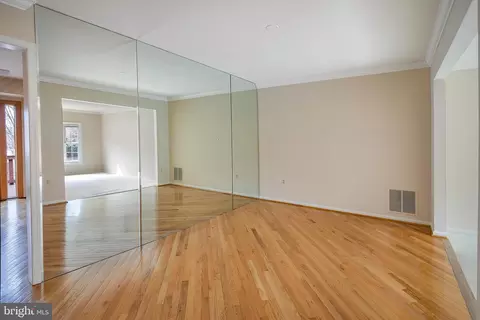Living - 7205 Gentian Ct, Springfield, VA 22152 photo 2 of 5
