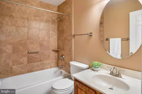 Bath - 7205 Gentian Ct, Springfield, VA 22152 photo 3 of 3