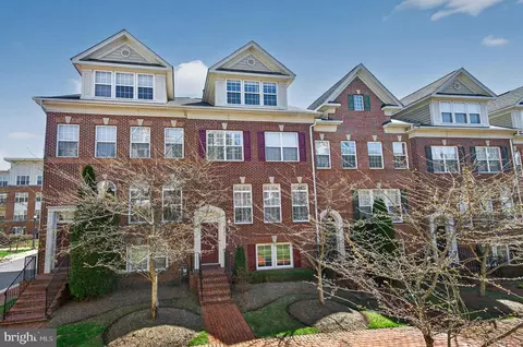 2141 Red Vine Dr, Vienna, VA 22182