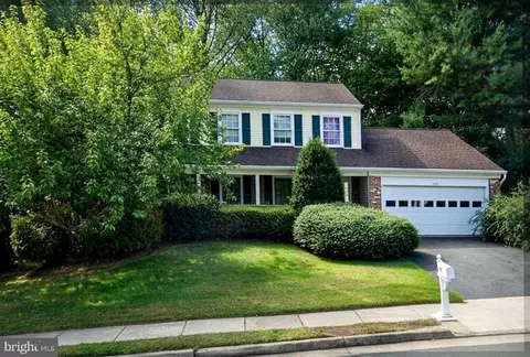 4634 Star Flower Dr, Chantilly, VA 20151