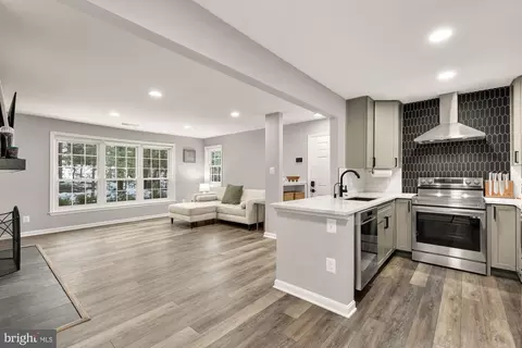 2221 Lovedale Ln #202B, Reston, VA 20191
