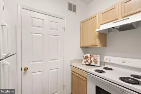 Kitchen - 1601 Spring Gate Dr #1116, Mclean, VA 22102 photo 3 of 3