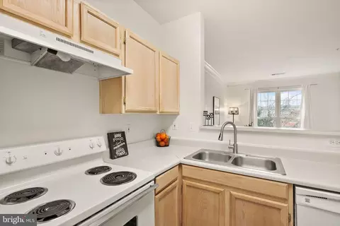 Kitchen - 1601 Spring Gate Dr #1116, Mclean, VA 22102 photo 2 of 3