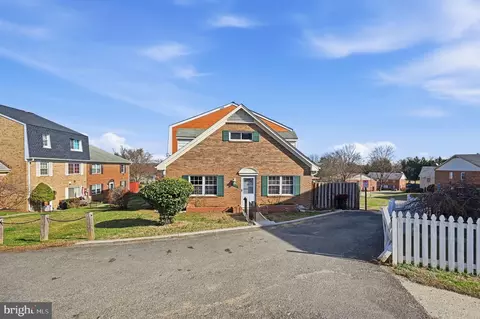 9827 Hagel Cir, Lorton, VA 22079