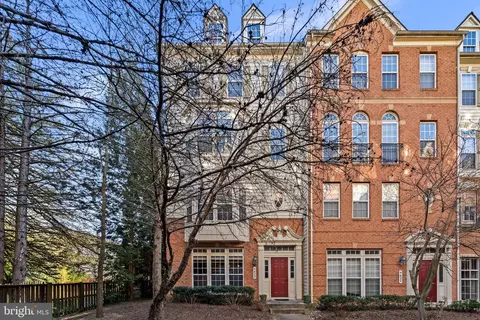 5623 Harrington Falls Ln #A, Alexandria, VA 22312