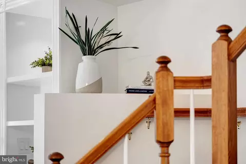 Entry Way - 12027 Edgemere Cir, Reston, VA 20190 photo 6 of 10