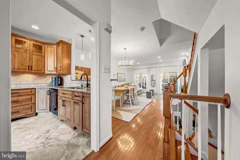 Entry Way - 12027 Edgemere Cir, Reston, VA 20190 photo 5 of 10