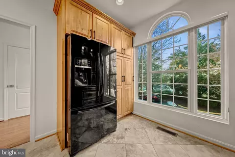 Kitchen - 12027 Edgemere Cir, Reston, VA 20190 photo 5 of 7