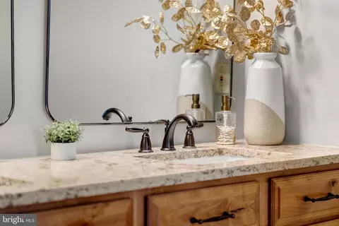 Bath - 12027 Edgemere Cir, Reston, VA 20190 photo 3 of 9