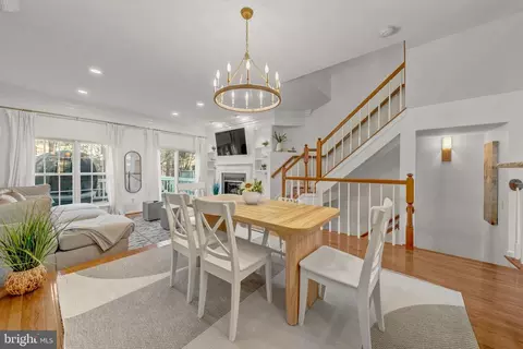 Dining - 12027 Edgemere Cir, Reston, VA 20190 photo 2 of 3