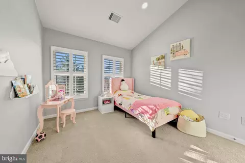 Bedroom - 12027 Edgemere Cir, Reston, VA 20190 photo 5 of 5