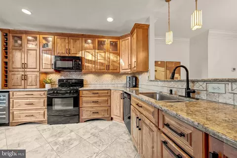 Kitchen - 12027 Edgemere Cir, Reston, VA 20190 photo 2 of 7