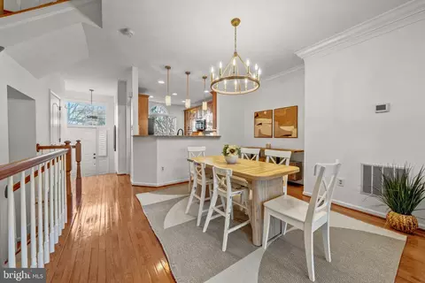 Dining - 12027 Edgemere Cir, Reston, VA 20190 photo 3 of 3