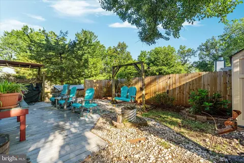 Exterior - 4104 Hamlin Ave, Chantilly, VA 20151 photo 12 of 16