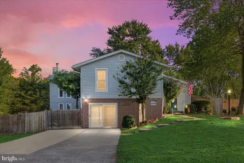 4104 Hamlin Ave, Chantilly, VA 20151