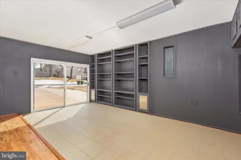 Living - 4104 Hamlin Ave, Chantilly, VA 20151 photo 6 of 6
