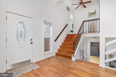 Entry Way - 4104 Hamlin Ave, Chantilly, VA 20151 photo 1 of 3