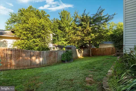 Exterior - 4104 Hamlin Ave, Chantilly, VA 20151 photo 14 of 16
