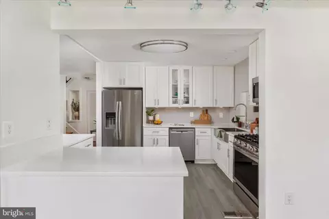 Kitchen - 4104 Hamlin Ave, Chantilly, VA 20151 photo 2 of 2