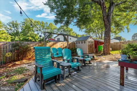 Exterior - 4104 Hamlin Ave, Chantilly, VA 20151 photo 11 of 16