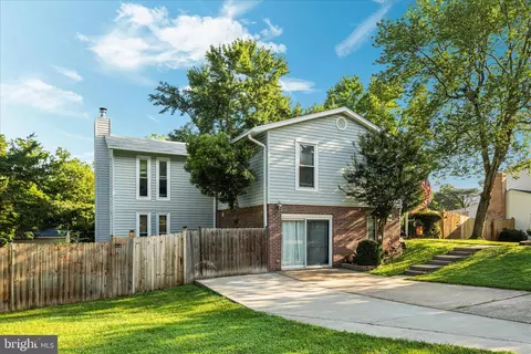 Exterior - 4104 Hamlin Ave, Chantilly, VA 20151 photo 6 of 16