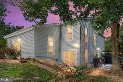 Exterior - 4104 Hamlin Ave, Chantilly, VA 20151 photo 2 of 16