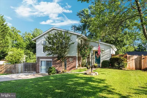 Exterior - 4104 Hamlin Ave, Chantilly, VA 20151 photo 5 of 16