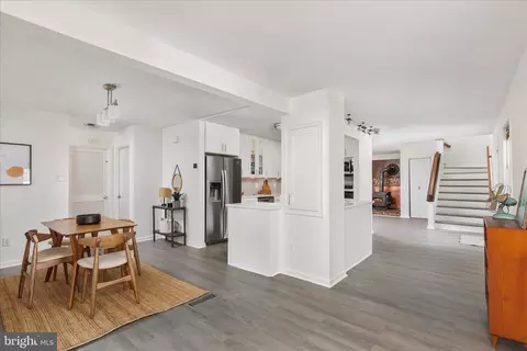 Entry Way - 4104 Hamlin Ave, Chantilly, VA 20151 photo 3 of 3