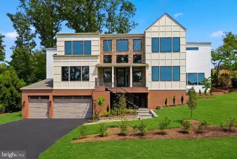 Exterior - 1917 Kenbar Ct, Mclean, VA 22101 photo 2 of 3