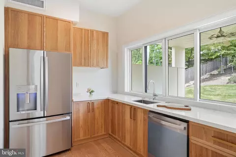 Kitchen - 1917 Kenbar Ct, Mclean, VA 22101 photo 5 of 5