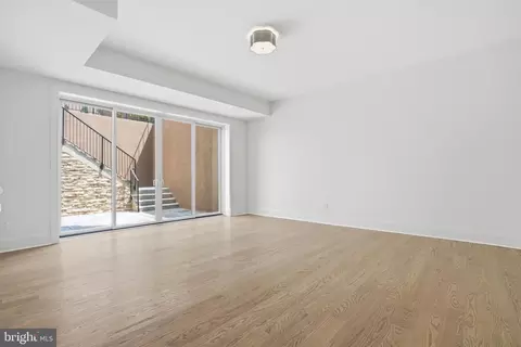 Living - 1917 Kenbar Ct, Mclean, VA 22101 photo 6 of 6