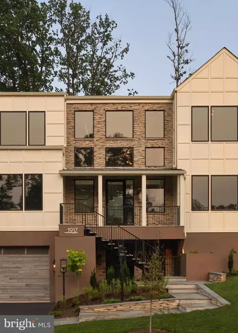 Exterior - 1917 Kenbar Ct, Mclean, VA 22101 photo 3 of 4