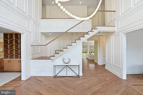Entry Way - 1917 Kenbar Ct, Mclean, VA 22101 photo 2 of 17