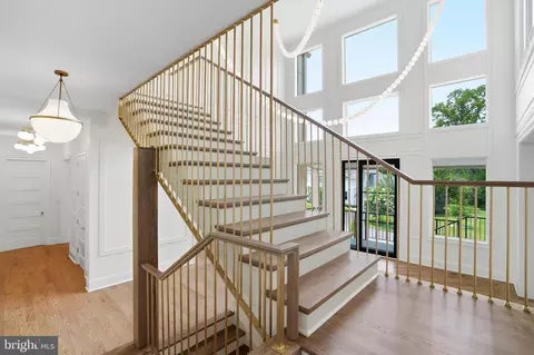 Entry Way - 1917 Kenbar Ct, Mclean, VA 22101 photo 13 of 17