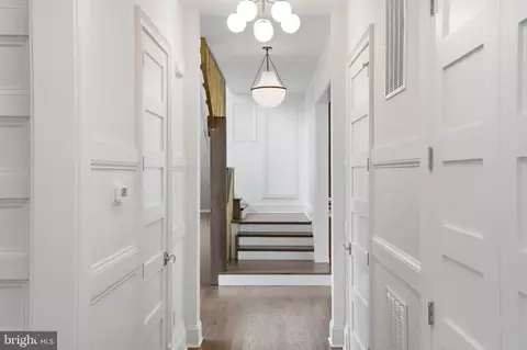 Entry Way - 1917 Kenbar Ct, Mclean, VA 22101 photo 10 of 17
