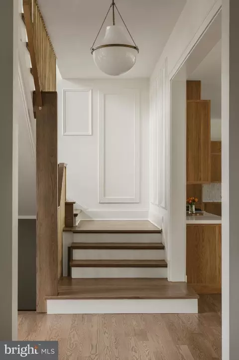 Entry Way - 1917 Kenbar Ct, Mclean, VA 22101 photo 6 of 13