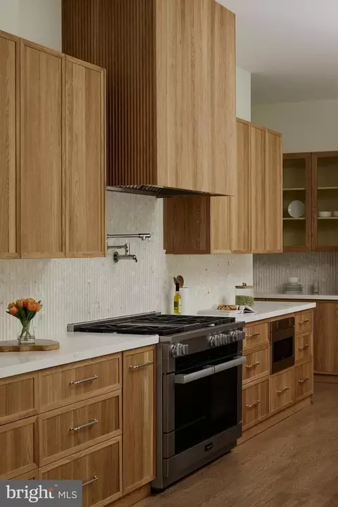 Kitchen - 1917 Kenbar Ct, Mclean, VA 22101 photo 3 of 4