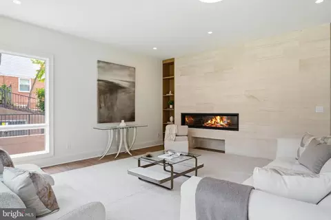 Living - 1917 Kenbar Ct, Mclean, VA 22101 photo 5 of 9