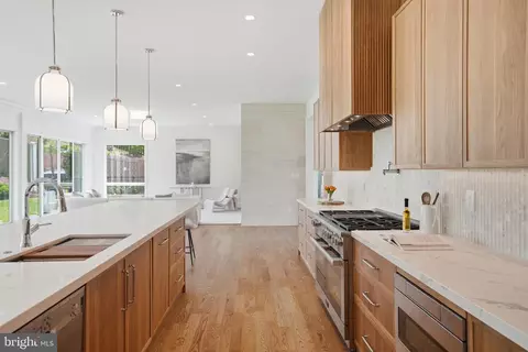 Kitchen - 1917 Kenbar Ct, Mclean, VA 22101 photo 4 of 5