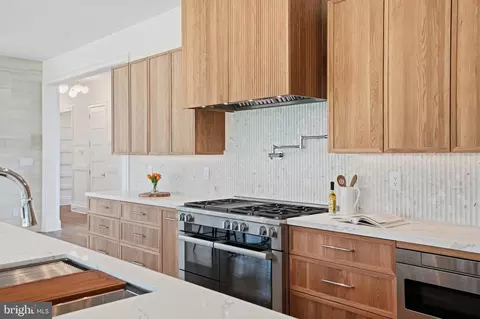 Kitchen - 1917 Kenbar Ct, Mclean, VA 22101 photo 3 of 5